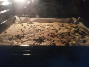 A focaccia egy lisztből, vízből, élesztőből készült kenyérféle. Számos fajtája ismert, amelyeket az ízesítés és az elkészítés módja különböztet meg egymástól.