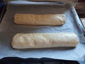 mennyei túró töltelékkel töltött rétes