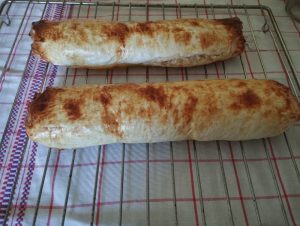 mennyei túró töltelékkel töltött rétes